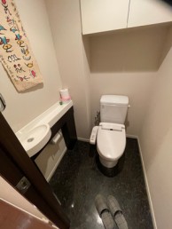 泡で洗うだけでなく除菌・脱臭まで全自動のタンクレストイレ　川崎市中原区K様邸